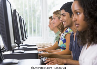 2,114 African american in a computer lab Images, Stock Photos & Vectors ...