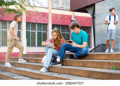 College Students Prepare Together During Recess Outside