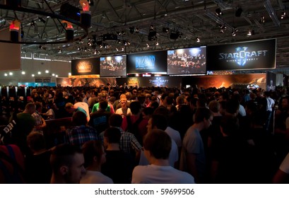 COLOGNE - AUGUST 21: Thousand visitors gathering at Blizzard Booth at GamesCom 2010, the most important European video games Expo August 21, 2010 in Cologne, DE