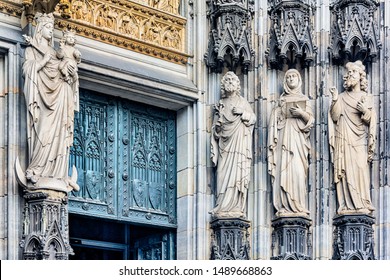 Cologne Cathedral (Kölner Dom), detail of the portal. Figures of St. Mary and the Apostles. Koln. North Rhine-Westphalia Germany