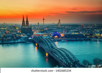 Kölner Dom und Hohenzollern Bridge am Abend, Deutschland