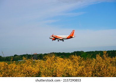 Cologne, Germany, 05-12-2022, Easyjet Plane Landing At Cologne Bonn Airport