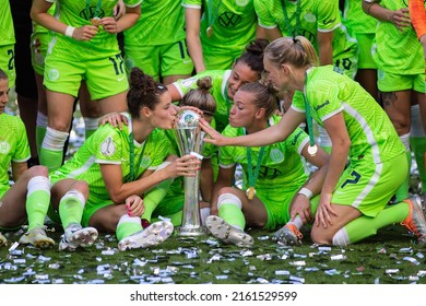 COLOGNE, GERMANY - MAY 28, 2022: Players Of Wolfsburg Celebrating Win In DFB Pokal Finale Der Frauen 2022