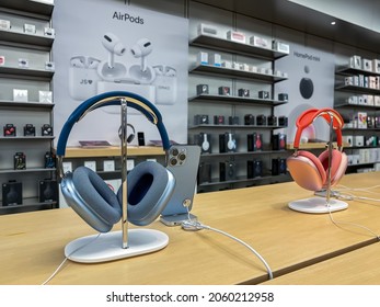 Cologne, Germany - October 01st 2021: A German Photographer Comparing And Testing The New Airpod Max In Different Colors In An Apple Store.