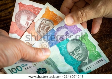Colombian money, Lots of Pesos banknotes handed over to another person Foto stock © 
