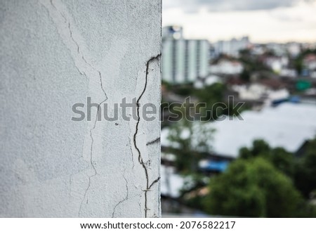 Color cracks of the building. Cracks in high-rise buildings are at risk of collapsing. Buildings that are extremely unstable require insurance.