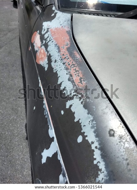 Color cracks of car spray paint ,Metal surface with\
cracked paint - Image