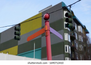 colored arrow direction indicator city trafic light