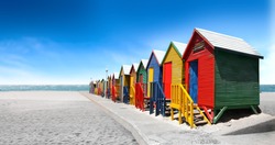 Cabine Da Bagno Colorate Su Una Spiaggia