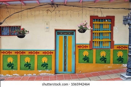 Fotos Imagenes Y Otros Productos Fotograficos De Stock Sobre Fachadas De Casas Antiguas Shutterstock