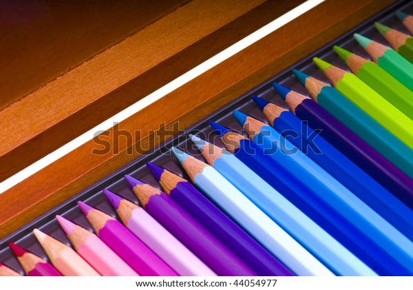 colored pencils in a\
box