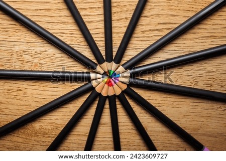 colored pencils with colored leads in circle