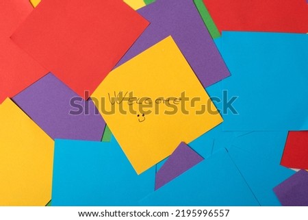 
Colored post it, in the middle a yellow post it with the word welcome