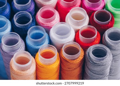 A Colorful Array of Thread Spools Displaying Various Hues for Sewing and Crafting Projects, Perfect for Tailoring, Quilting, and Embroidery Enthusiasts.