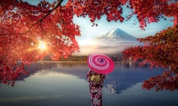 Bunte Herbstsaison Und Berg Fuji Mit Asiatischer Frau, Die Japanisches Traditionelles Kimono Am Kawaguchiko See Trägt, Ist Einer Der Besten Orte In Japan