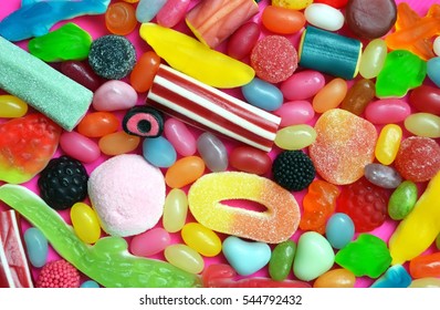 Много красочных конфеты