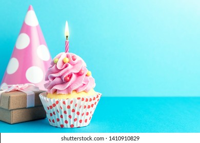 7,084 Birthday cakes with sparklers Images, Stock Photos & Vectors ...