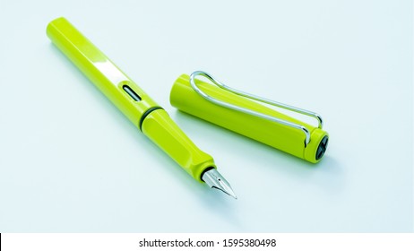 colorful modern fountain pen, modern and popular pen for costume decoration, sweet color tone effect