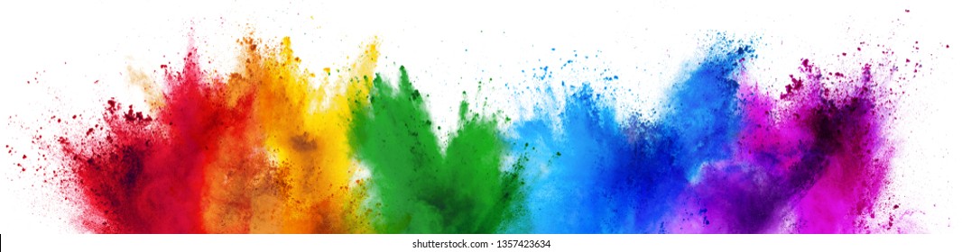 bunte Explosion eines farbigen Regenbogen-Holi-Farbpulvers einzeln auf weißem, breitem Panoramablick