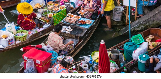 Colorful Trader's Boats In A Floating Market In Thailand. Floating Markets Are One Of The Main Cultural Tourist Destinations In Asia.