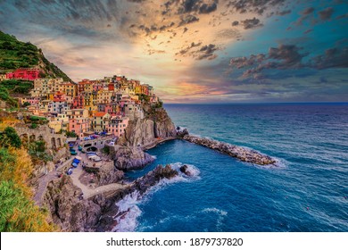 Colorful traditional houses on the rock over Mediterranean sea, Manarola, Cinque Terre, Italy, Europe