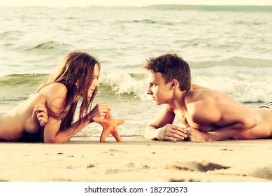 Vintage Nudist Resort - ImÃ¡genes, fotos de stock y vectores sobre Naked Beach Girls ...