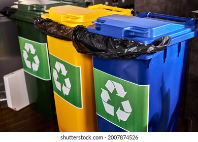 2,246 Four trash cans Images, Stock Photos & Vectors | Shutterstock