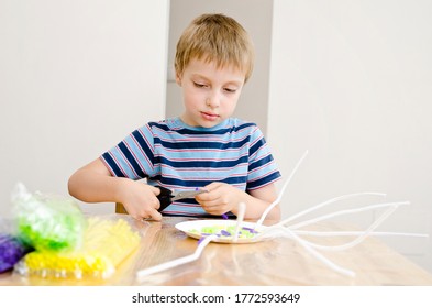 2,722 Toddler Threading Images, Stock Photos & Vectors | Shutterstock