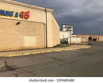 Columbia, TN / USA - November 26th, 2019: The Columbia Mall, In Columbia, TN. The Site Is Mostly Abandoned, Except For Armed Forces Recruiters And Discount Stores. 