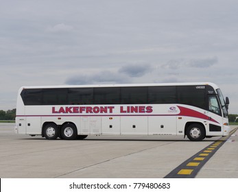 COLUMBUS, OHIO—SEPTEMBER 2017: Side View Of A Lakefront Lines Bus Waits For Passengers At A Parking Lot. 