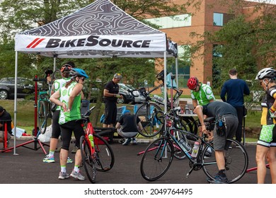 Columbus, OH USA 08-07-2021: Pelotonia Cancer Research Center Charity Ride Event Showing Cyclists Stopping For Bike Repair And Relaxation At A Parking Lot. Volunteers Attend Their Needs.