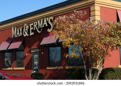 Columbus Ohio Dec 17, 2021
Max And Erma's Restaurant.