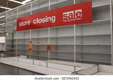 Columbus Ohio December 11, 2020
Store Closing And Clearence Sales Signs At Local Bed Bath And Beyond Store.