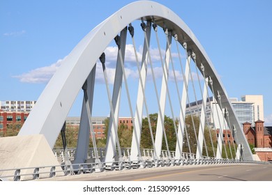 Columbus Ohio May 1, 2022
The Modern Main Street Bridge Downtown Columbus.