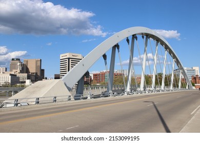 Columbus Ohio May 1, 2022
The Modern Main Street Bridge Downtown Columbus.