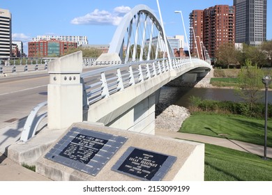 Columbus Ohio May 1, 2022
The Modern Main Street Bridge Downtown Columbus.