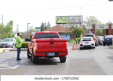 Columbus, Ohio -USA May 4, 2020
Kemba Credit Union Employee Assist Customers In The Drive-thru Wearing A Protective Mask Due To The Covid-19 Pandemic.
