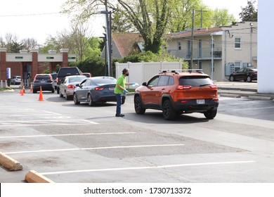 Columbus, Ohio -USA May 4, 2020
Kemba Credit Union Employee Assist Customers In The Drive-thru Wearing A Protective Mask Due To The Covid-19 Pandemic.