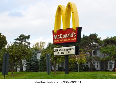 Columbus, Ohio, USA - October 23, 2021: McDonald's A Franchise Fast Food Restaurant's Sign Advertising Their Rewards Program In Worthington, Ohio Is One Of The More Than 18,000 Locations In The USA.