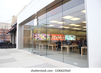 Columbus,Ohio/USA February 28,2019: Apple Store In Easton Town Center