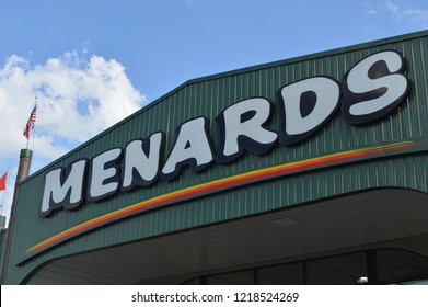 Columbus,OH/USA - July 24, 2017: Menards Home Improvement Store Exterior. Menards Is A Chain Of Home-improvement Centers In The Midwestern United States.