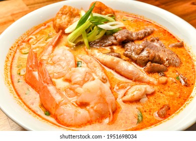 Combination Prawn Beef Chicken Laksa Noodle Soup