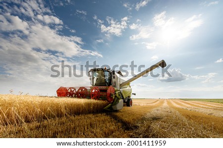 A combine harvester working in a wheat field Stockfoto © 