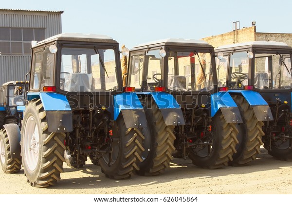 Combines and tractors,\
agricultural machinery, agricultural machinery maintenance and\
export