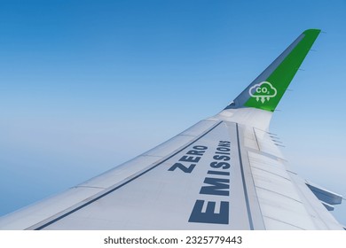 Commercial aircraft wing with zero emissions and CO2 Reduction Icon