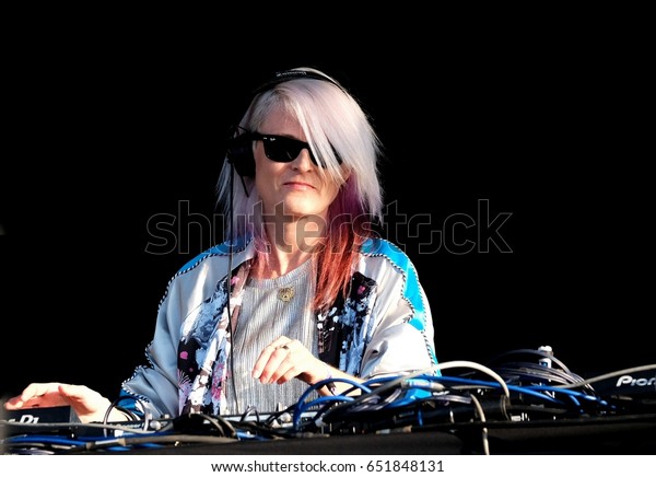 Common People\
- May 27 2017: British  female  DJ and house music producer  Sister\
Bliss, formerly of Faithless,  performing at Common People\
Southampton,  27th May 2017, Hampshire,\
UK