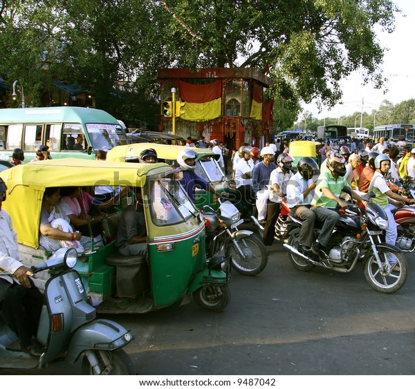 commuters waiting\
at traffic signal, delhi,\
india
