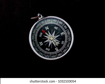 67,754 Compass black background Images, Stock Photos & Vectors ...