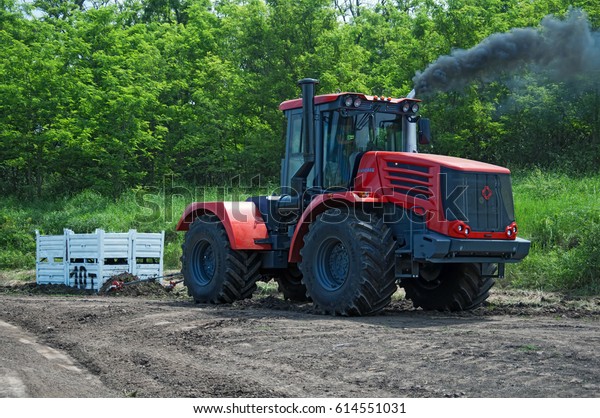 Competition on tractors for\
towing cargo with Masoy 10 tons.Bisontrack-show, Rostov, Russia,\
June 5, 2016