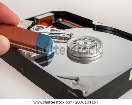 Complete erasure deletion of data on the drive, personal data protection, digital security, recovery of lost files on the computer